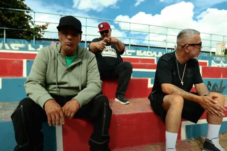 DJ Raffa, Japão Viela 17 e Markão BNR em cena do vídeo clipe da música Crias do Hip Hip.