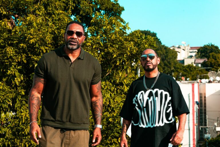 O RAPPER THAÍDE LANÇA VIDEOCLIPE DE MÚSICA QUE TEM A PARTICIPAÇÃO DO MV BILL.