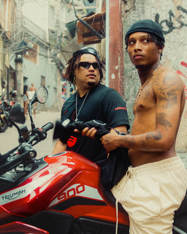 “Para: Todas que Fingi Amar”, os artistas baianos Alee e klisman acabam de lançar álbum colaborativo.